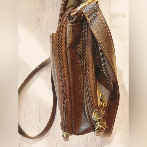 Tignanello Brown 100% Genuine Pebbled Leather Crossbody Many Pockets/Openings - Picture 15 of 16